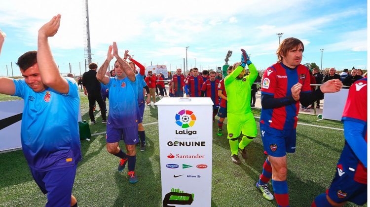 Los integrantes del Levante y del Gerona se preparan para una nueva jornada de La Liga Genuine.