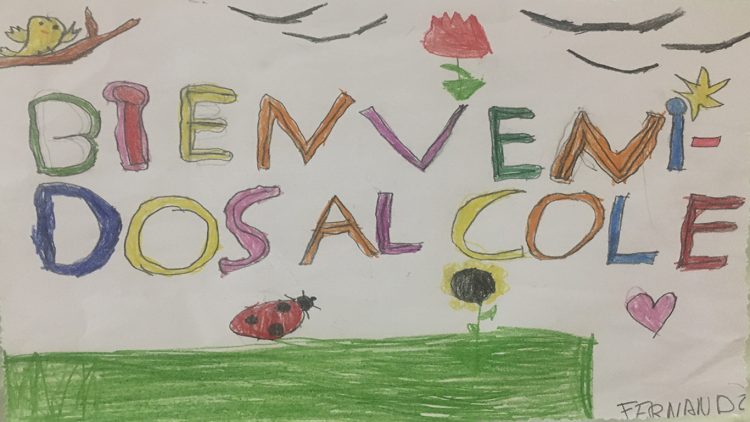 Dibujo hecho por un niño en el que se da la bienvenida al cole del hospital