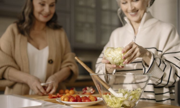 Una correcta alimentación en la tercera edad ayuda a prevenir enfermedades como el Alzheimer.